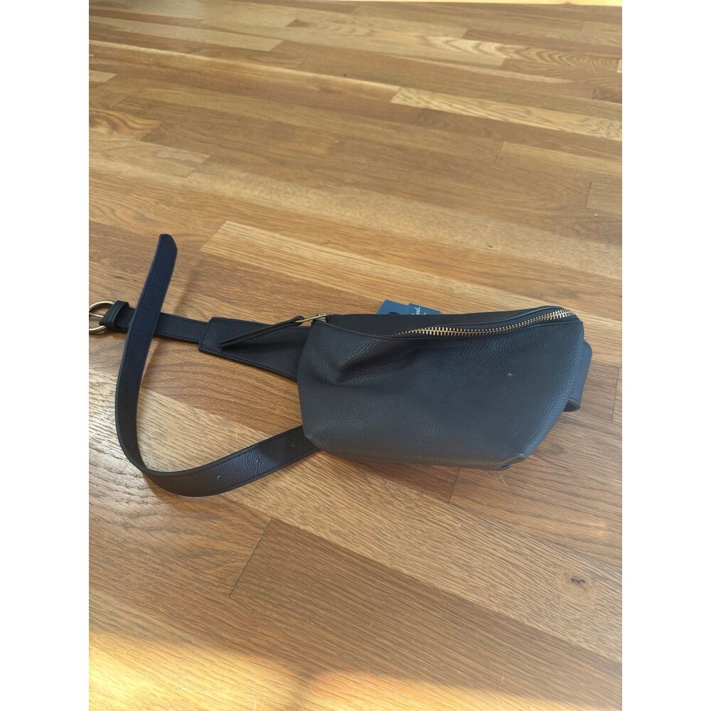 Universal threads belt bag